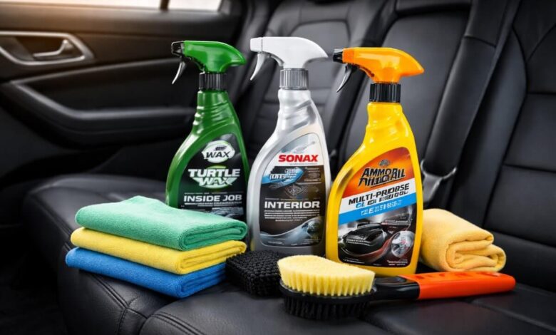 أدوات ومنظفات داخل السيارة للاستخدام المنزلي داخل مقصورة سيارة